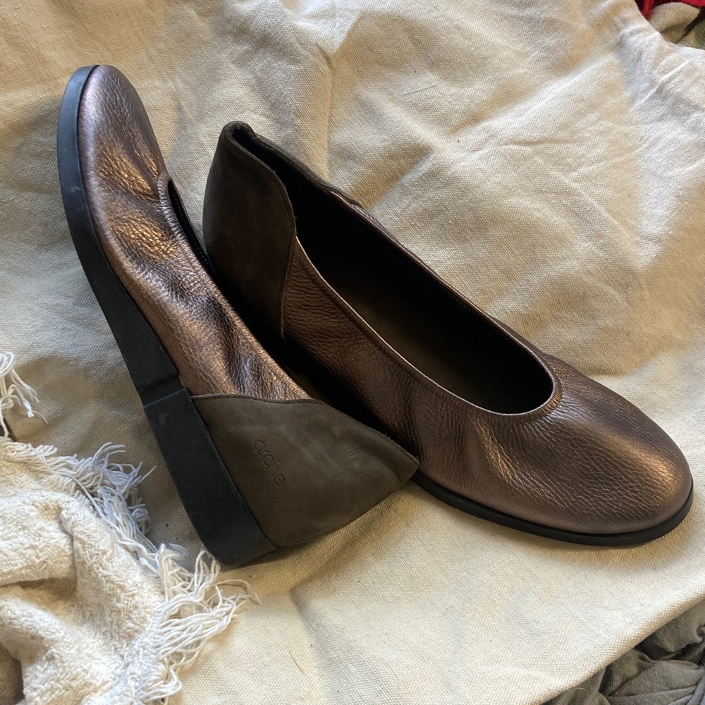 ARCHE FRANCE $375new Comfortable Women's Metallic Bronze Leather Flats